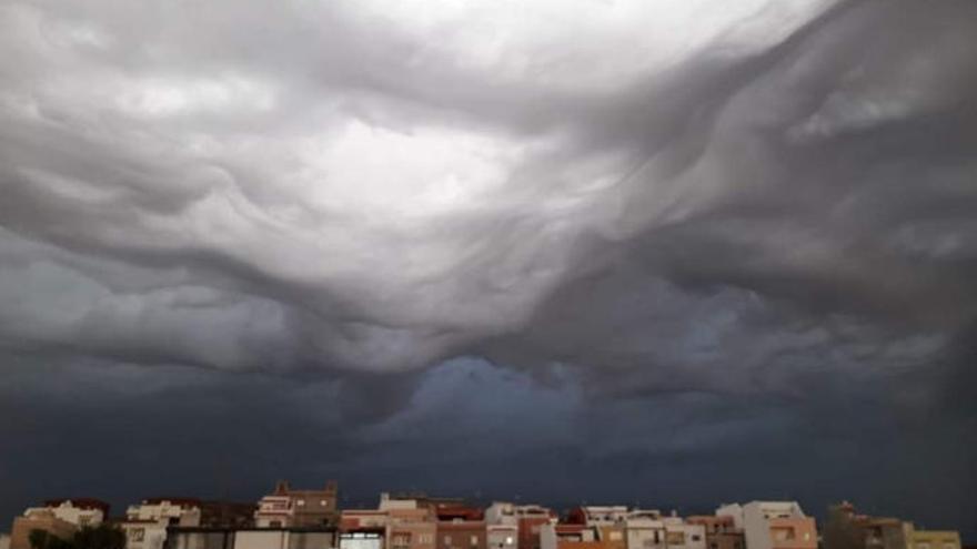 Fotografía del cielo de Santa Cruz este mediodía.