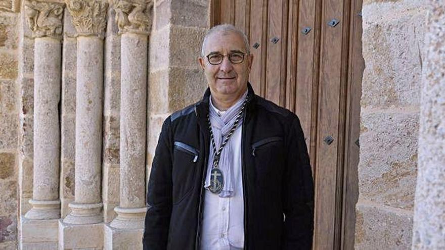 José Tomás, a las puertas de la iglesia de Santa María de La Horta.