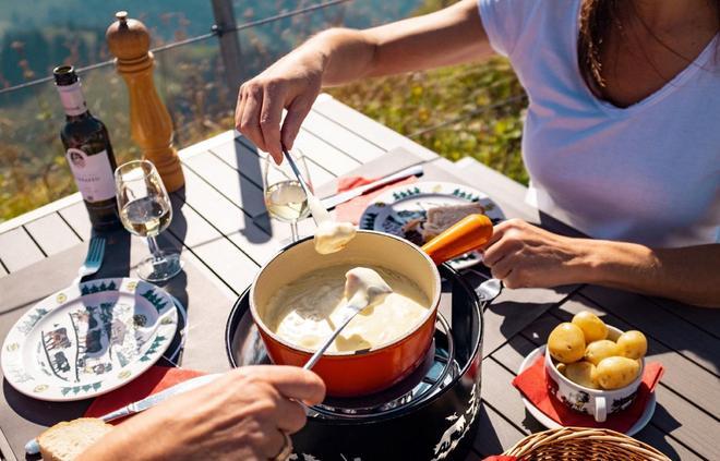 Típica fondue moitié-moitié