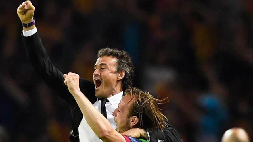 Luis Enrique y Rakitic celebran la Copa de Europa de 2015.