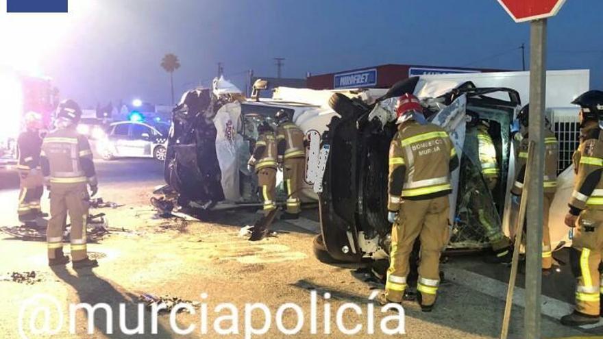 Dos heridos tras un choque frontal entre dos furgonetas en Sangonera la Seca