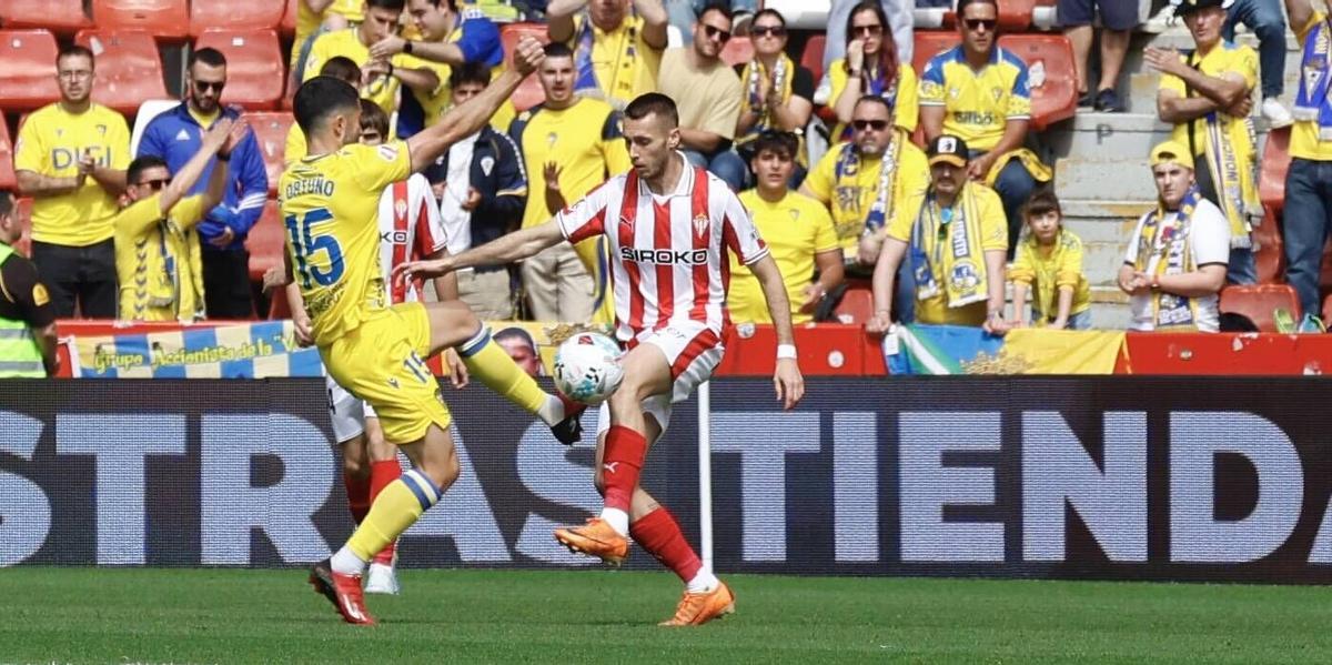 EN IMÁGENES: Victoria del Sporting frente al Cádiz en El Molinón