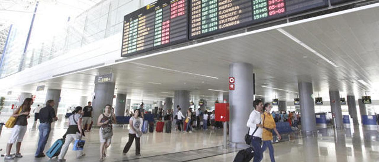 Los aeropuertos moverán 700.628 pasajeros en los cinco días de la operación retorno