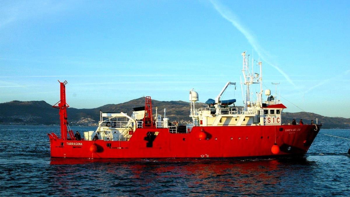 El 'García del Cid' en la ría de Vigo.
