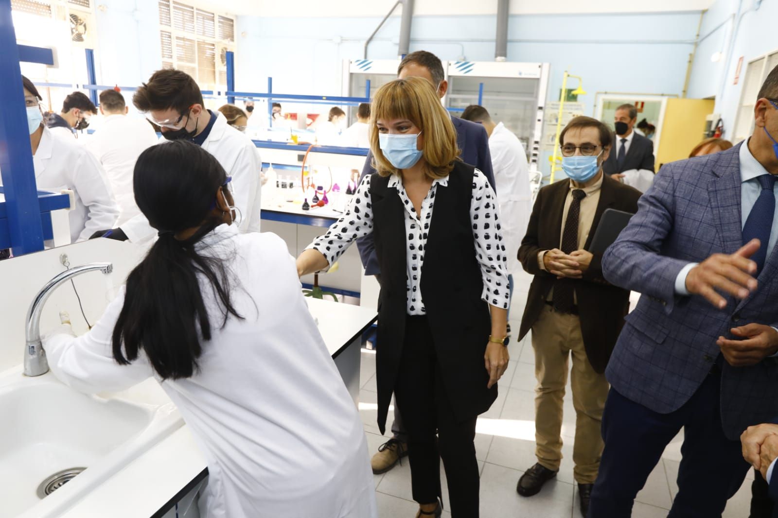 FOTOGALERÍA | La ministra de educación, Pilar Alegría, visita el CPIFP Corona de Aragón