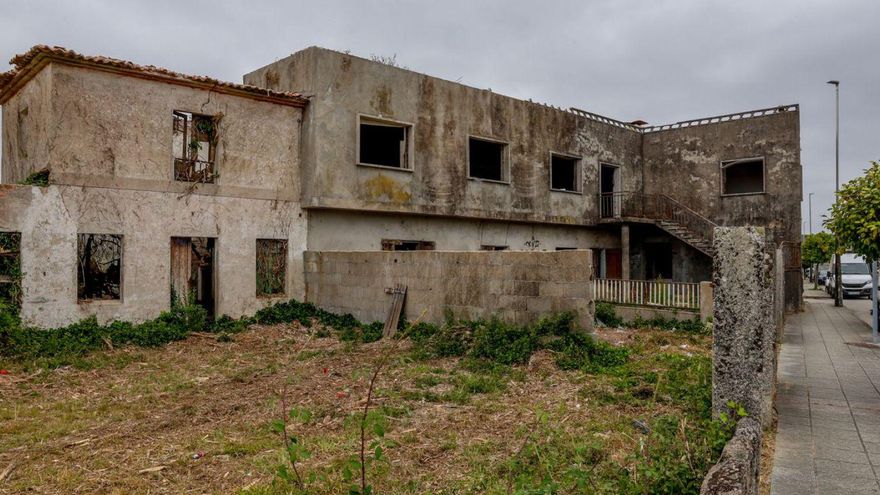 El ruinoso edificio fue una
churrasquería. | Iñaki Abella