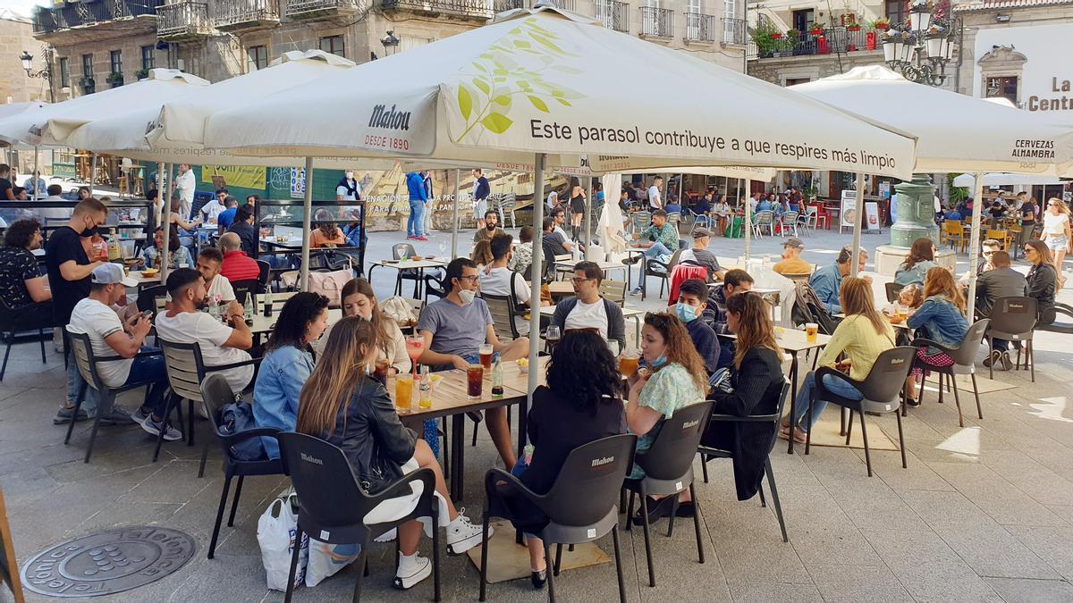 Una terraza del casco viejo, al completo.