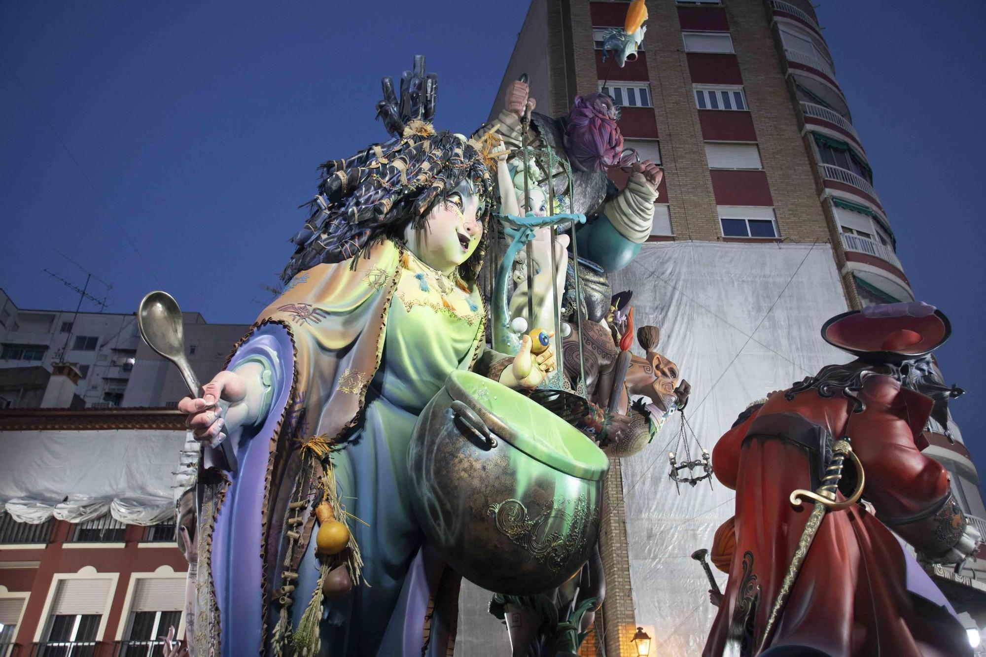 Así es la falla El Mercat, ganadora en sección especial de Alzira