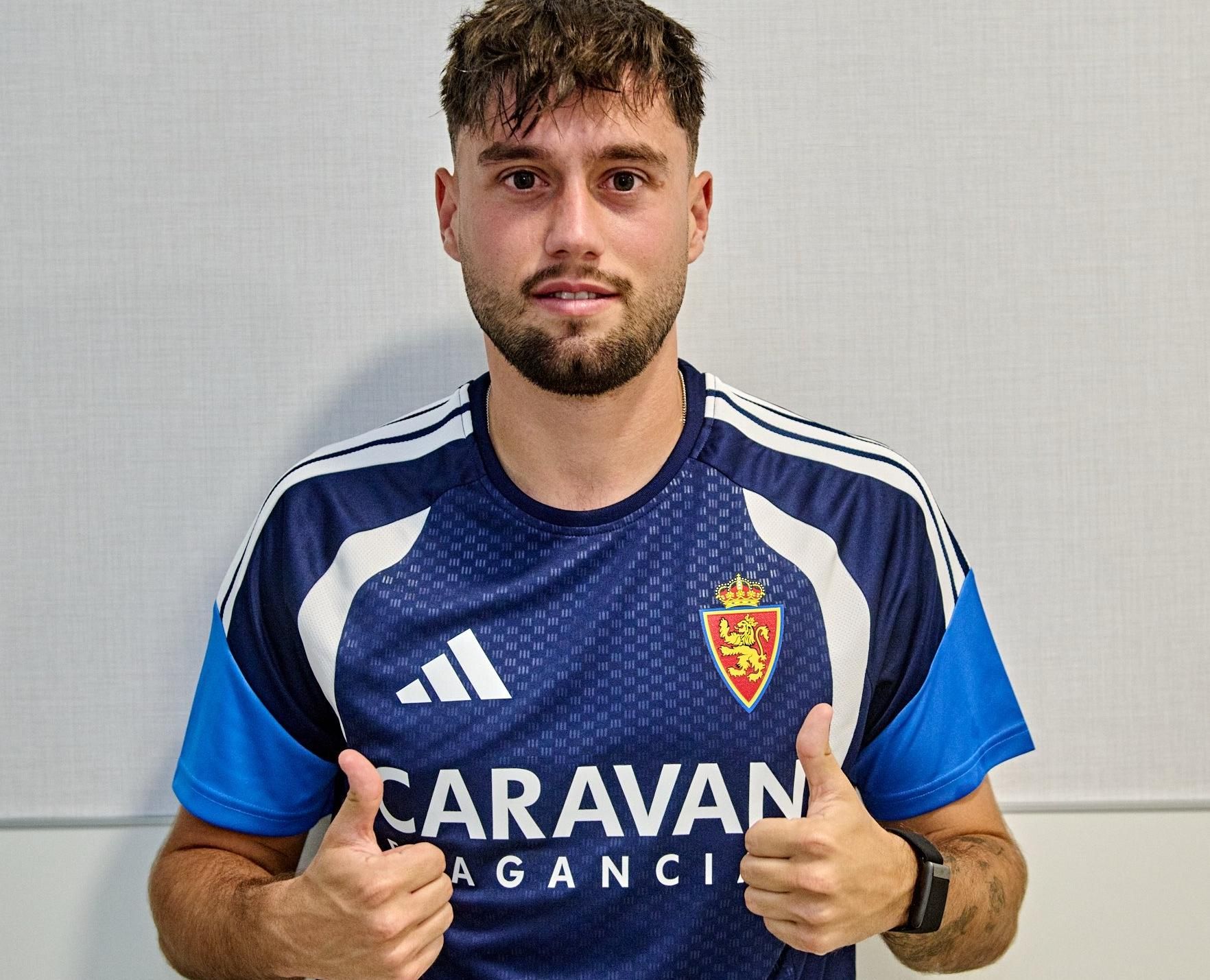 Jaume Jardí, con la camiseta dse entrenamiento de la 26-27.