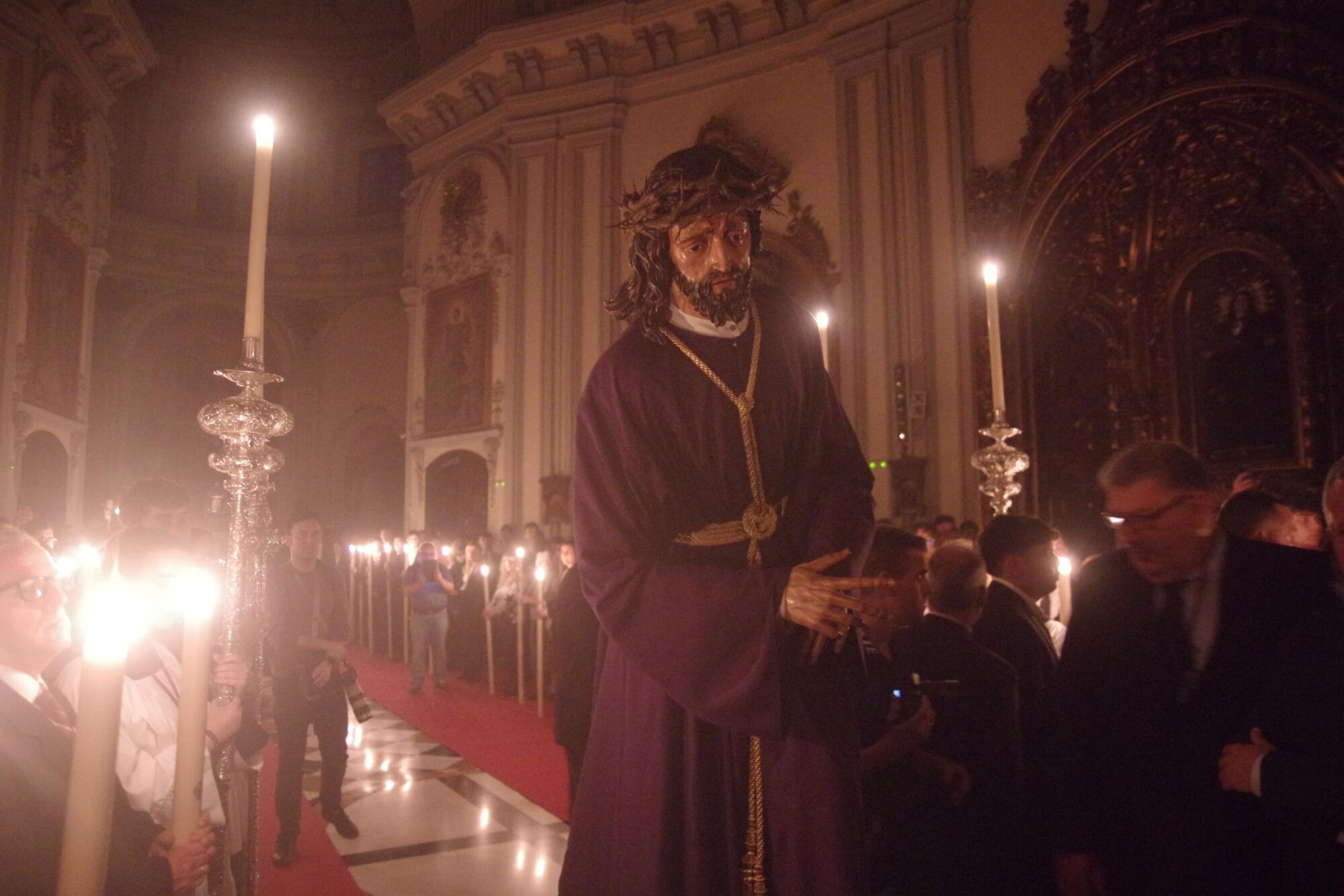 Vía crucis y traslado claustral de Salutación en San Felipe Neri 2025