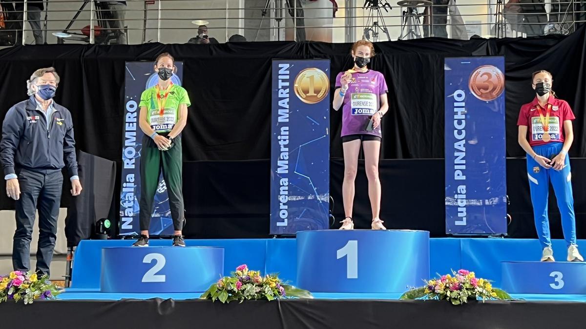 Natalia Romero y Lucía Pinacchio, plata y bronce, en el podio del 800