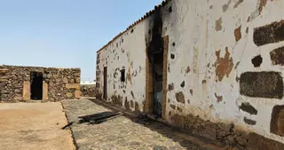 Patada a la historia en La Oliva