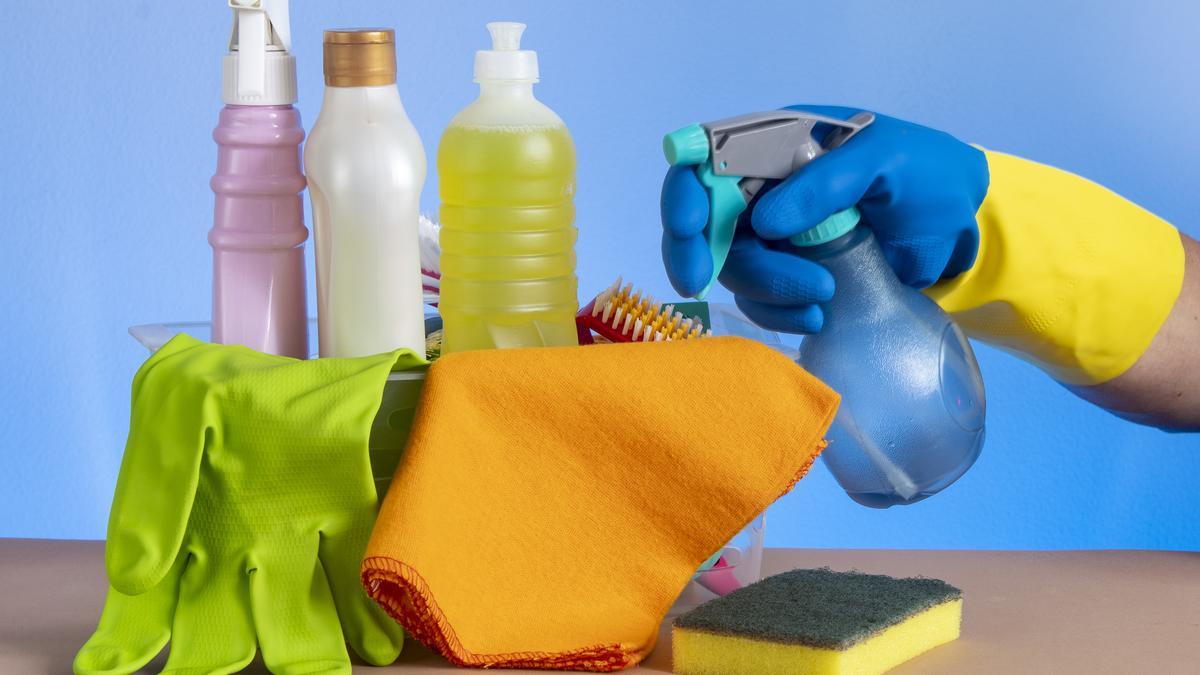 Productos de limpieza que nunca debes mezclar en limpiadores naturales  caseros