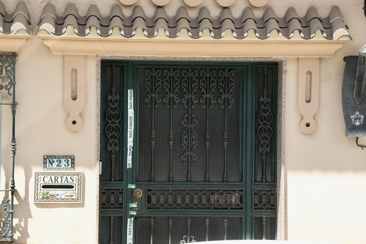 La Guardia Civil registra el domicilio del detenido por el doble crimen de Mijas La Guardia Civil registra el domicilio del detenido por el doble crimen de Mijas