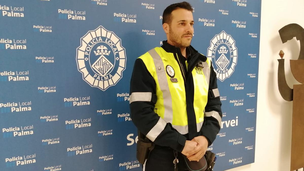 Un policía convence a un hombre para que no se tire de un puente en Palma