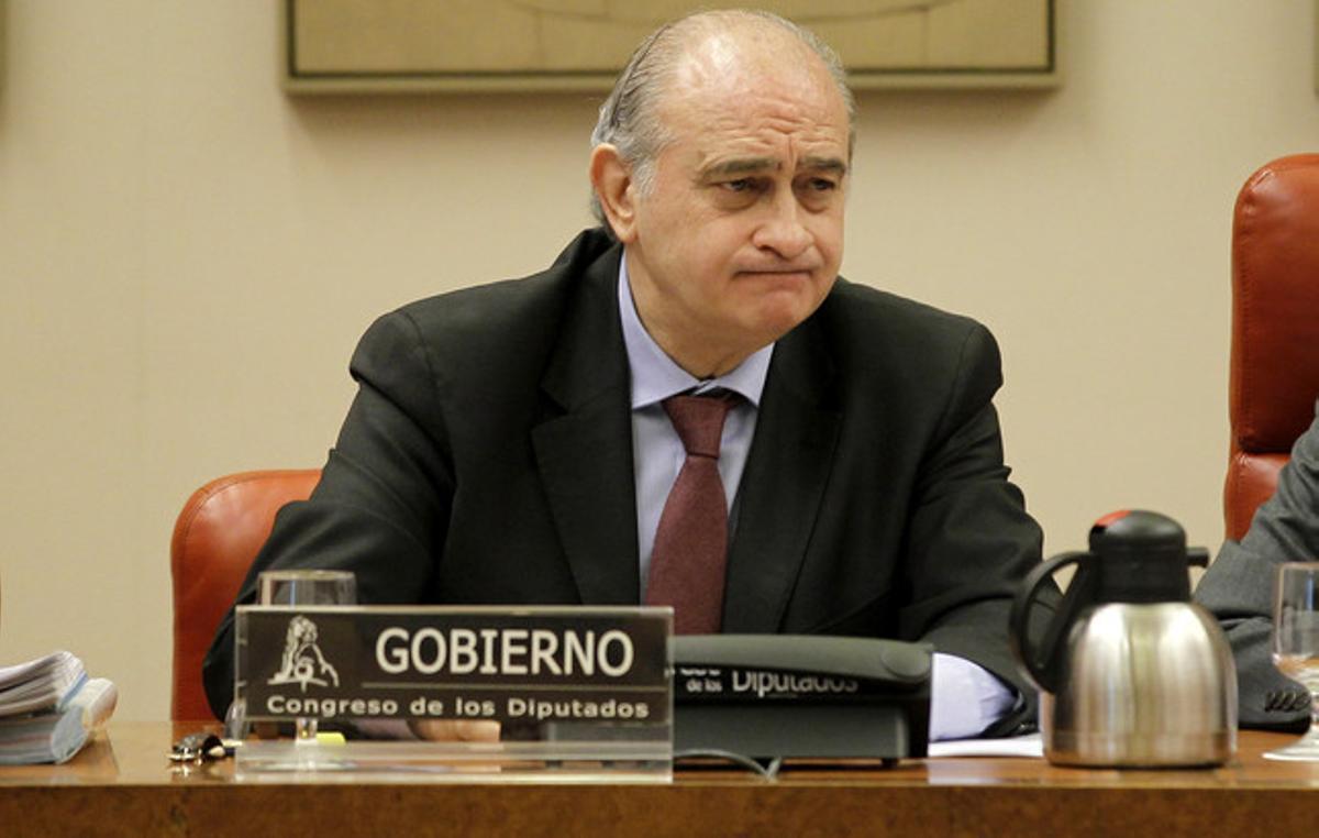 El ministro del Interior, Jorge Fernández Díaz, durante la comisión de Interior del Congreso, este martes. El ministro del Interior, Jorge Fernández Díaz, durante la comisión de Interior del Congreso, este martes.