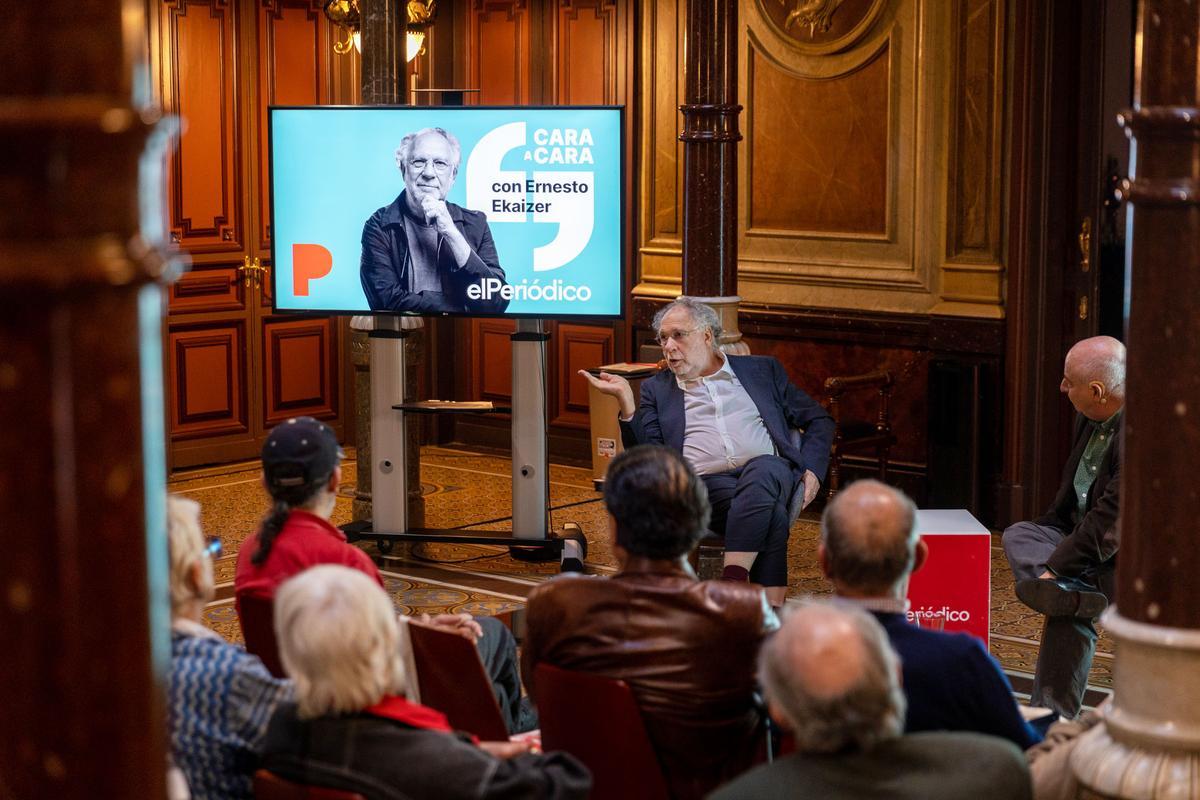 Ernesto Ekaizer, en la trobada amb lectors: «Espanya és un Estat judicial controlat per la dreta»