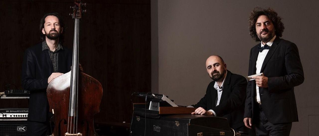 L’harmonicista Antonio Serrano torna a Castelló acompanyat per Daniel Oyarzabal i Pablo Martín per a interpretar aquest singular projecte musical.