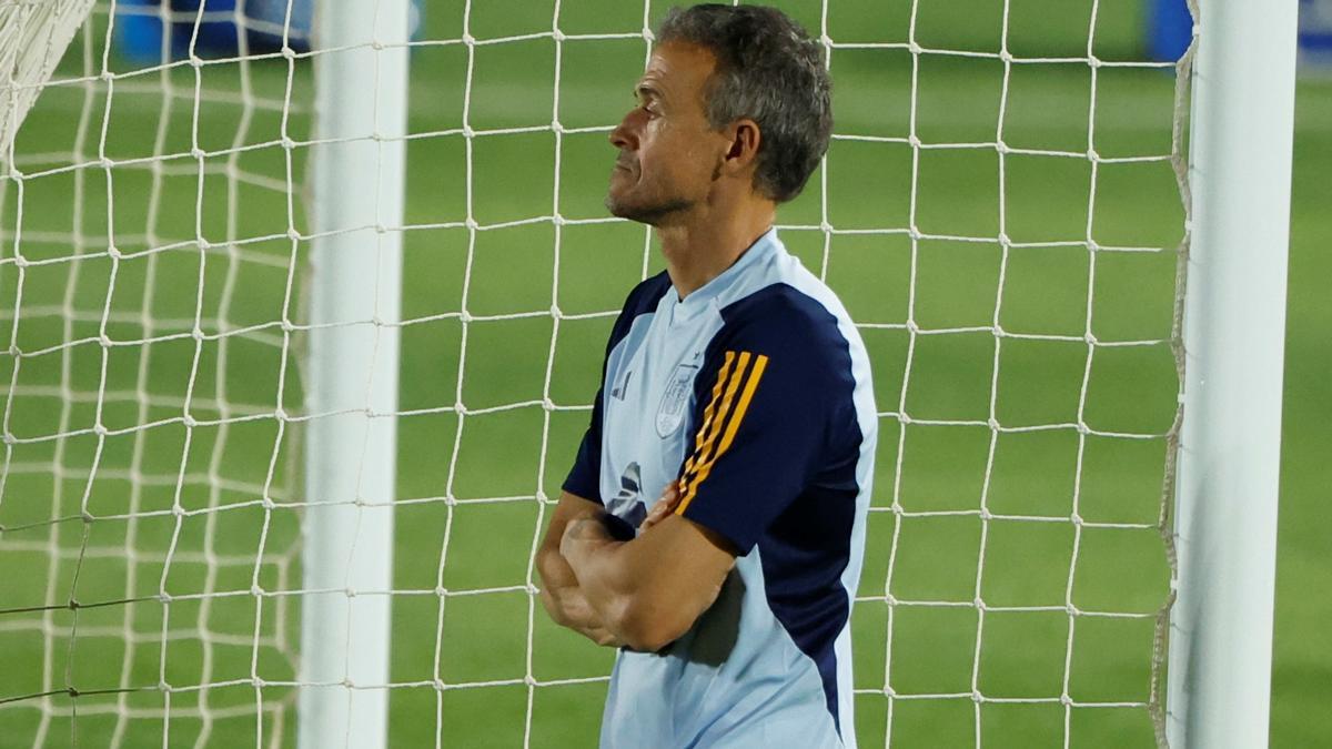 Luis Enrique, en el primer entrenamiento de la selección española en Doha.