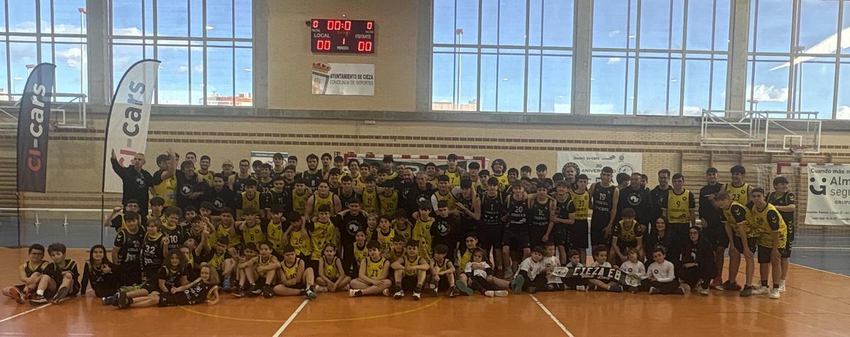 El Cieza Escuela de Baloncesto celebra su gran fiesta de temporada en el Juan José Angosto