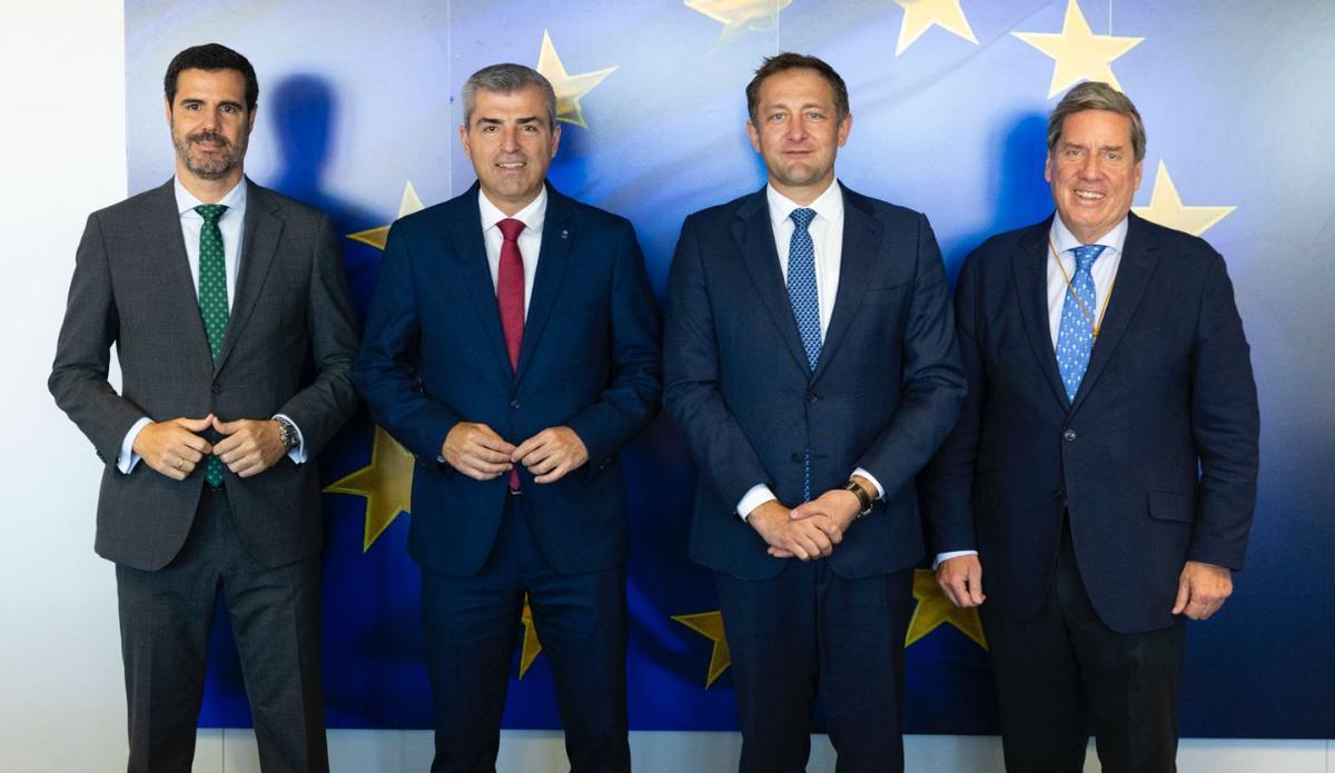 Manuel Domínguez obtiene en Bruselas el compromiso de reforzar y mantener el POSEI en el nuevo marco financiero