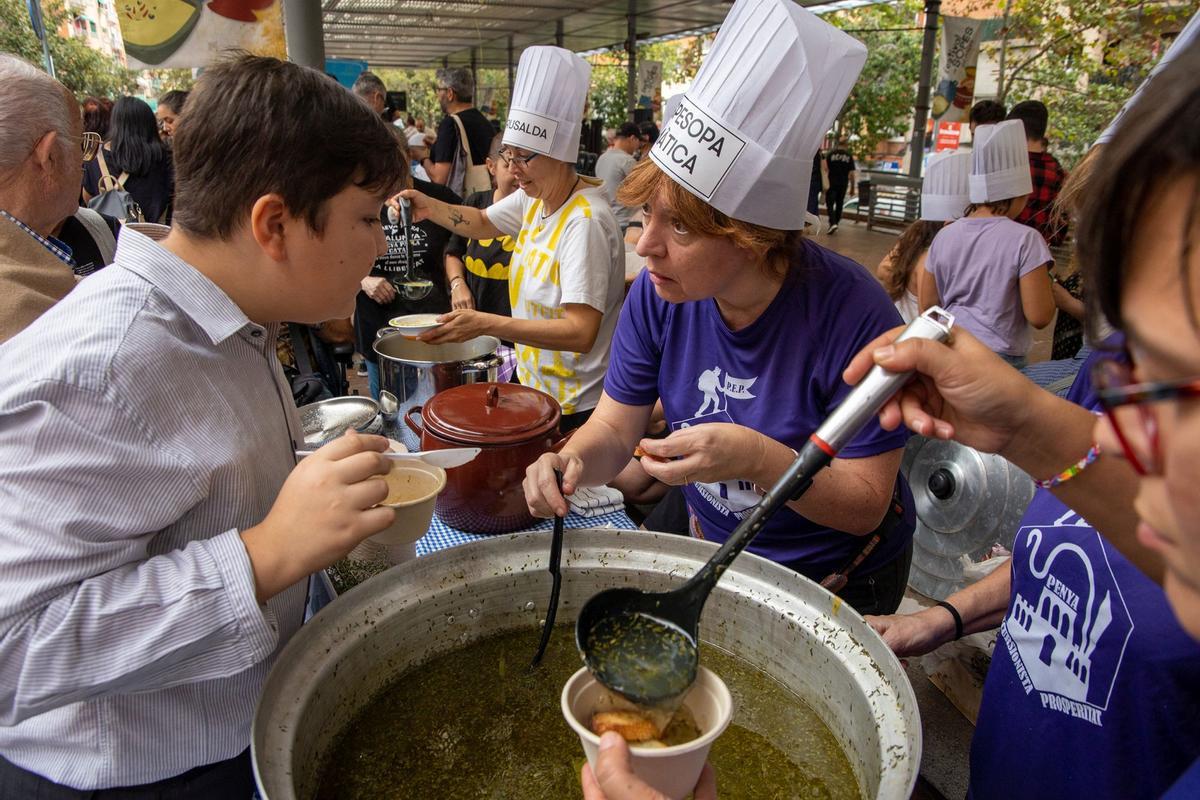 Éxito en la 18ª edición del Festival Sopes del Món, celebrado en la Marquesina de la Via Júlia, Nou Barris.