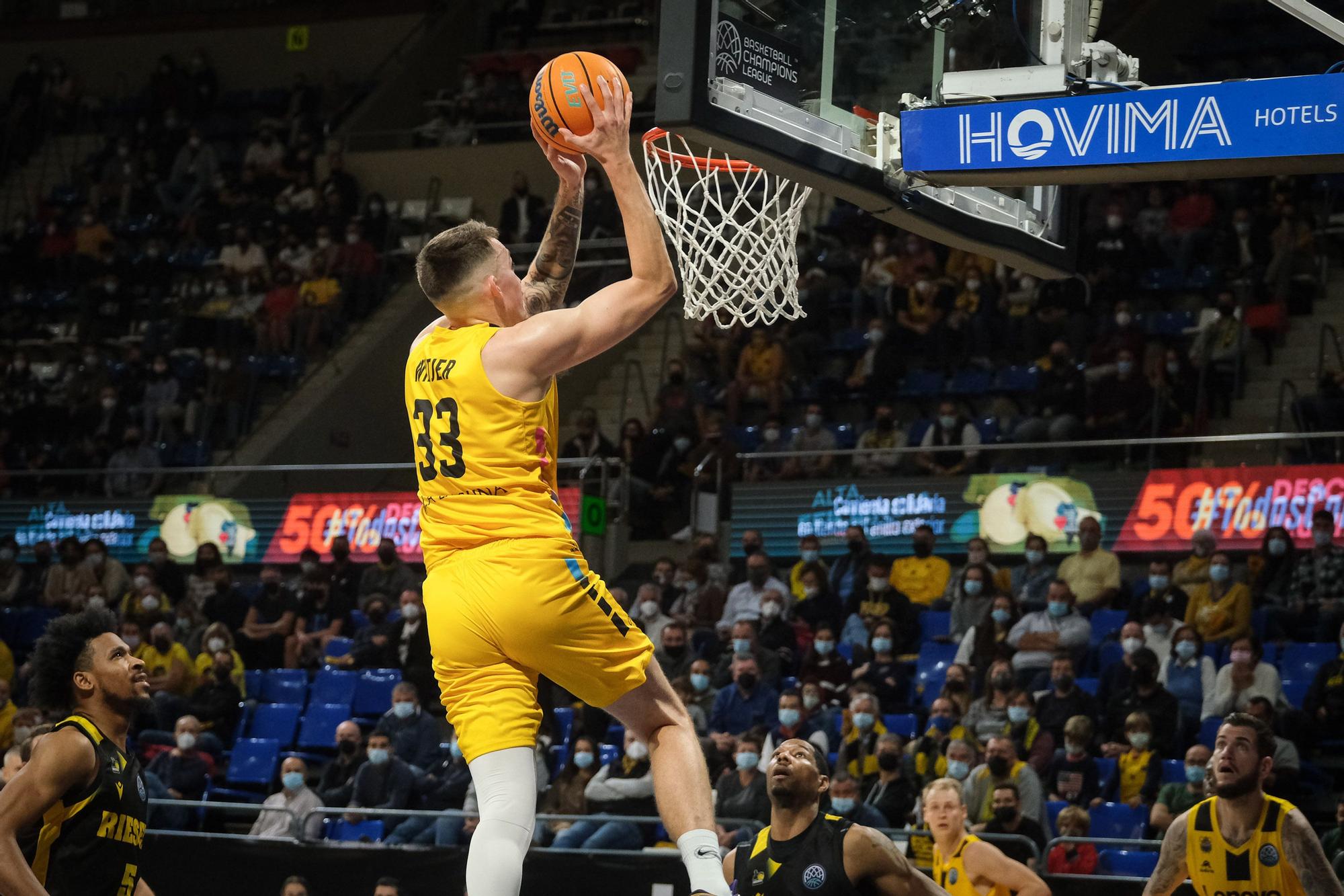 Partido Lenovo Tenerife - MHP Riesen de la Basketball Champions League.