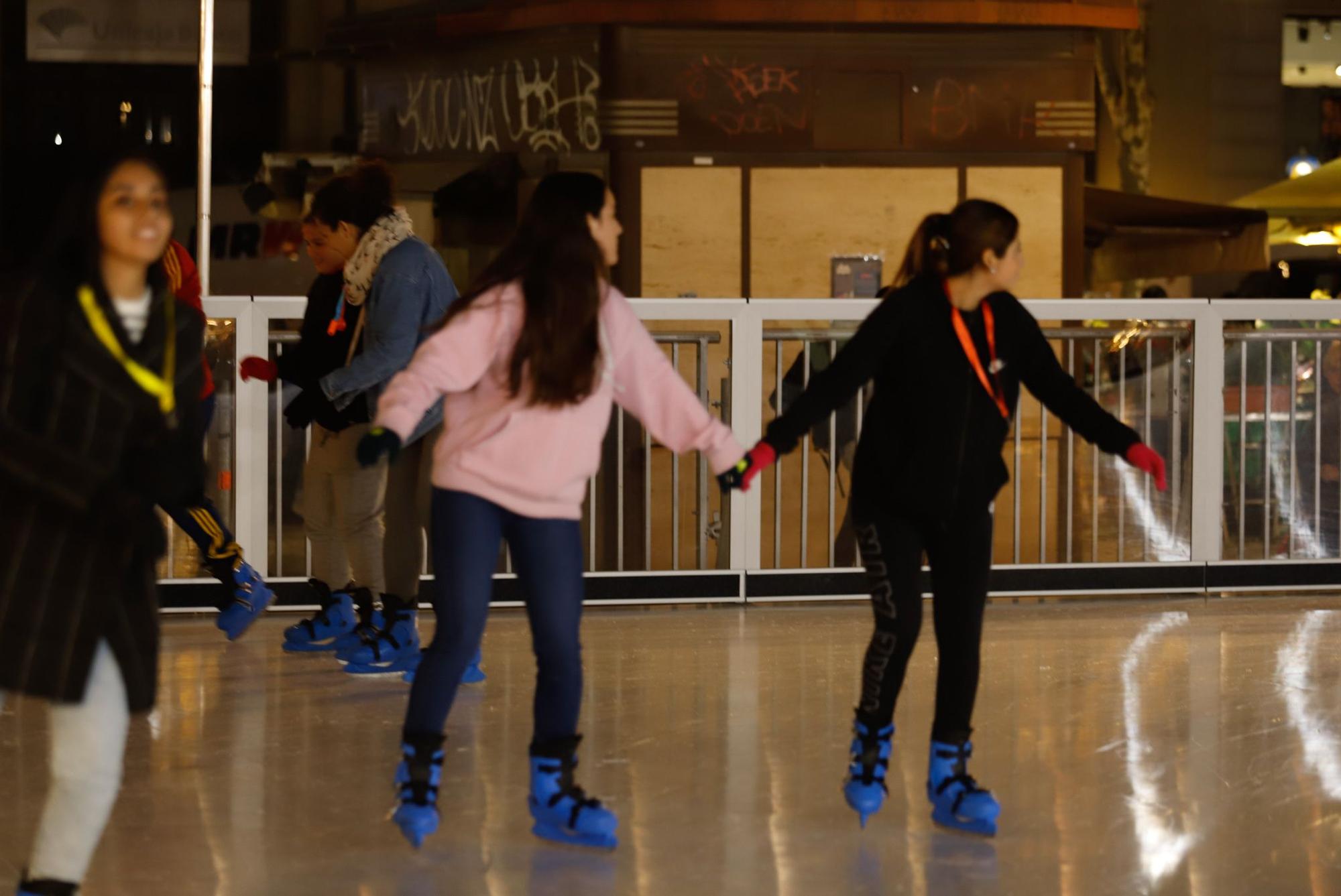 Estreno de la pista de hielo de la Plaza del Ayuntamiento