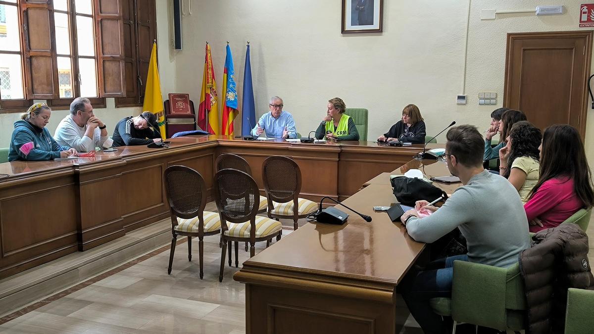 Reunión del consistorio con los centros educativos
