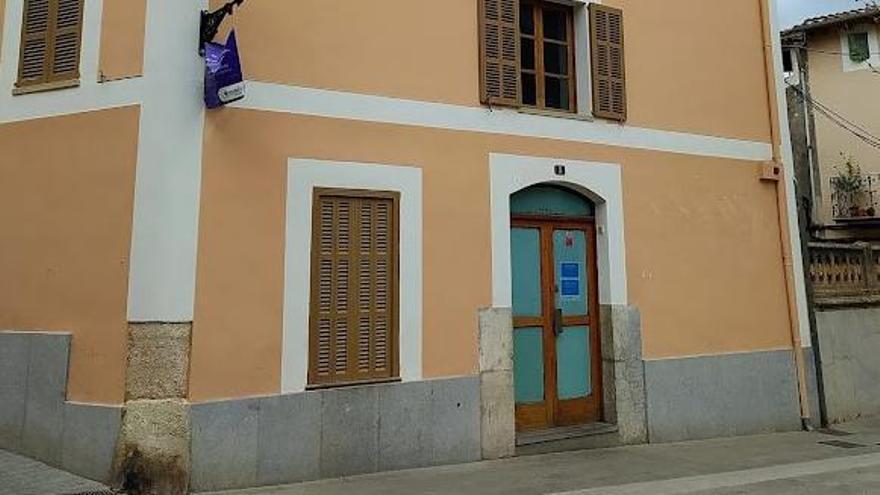 La antigua oficina de Bankia en Bunyola, situada junto al ayuntamiento.