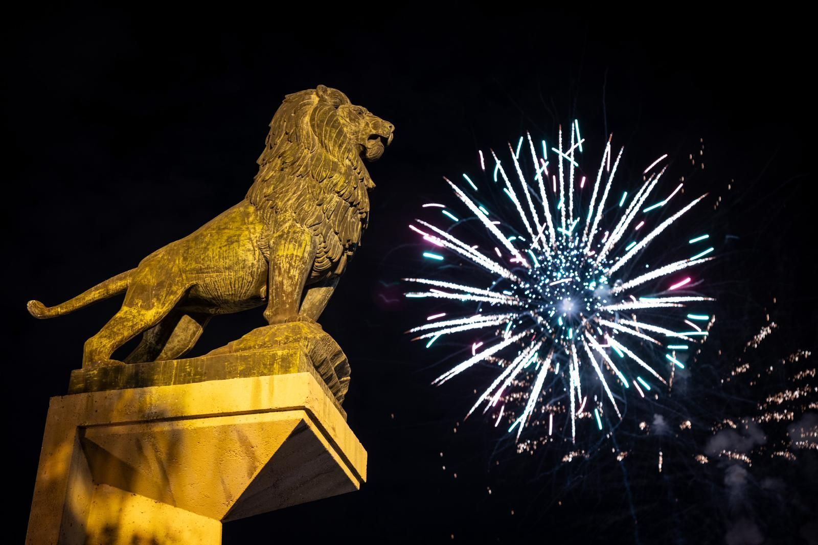 Los fuegos artificiales ponen un bonito broche final a las Fiestas del Pilar 2025