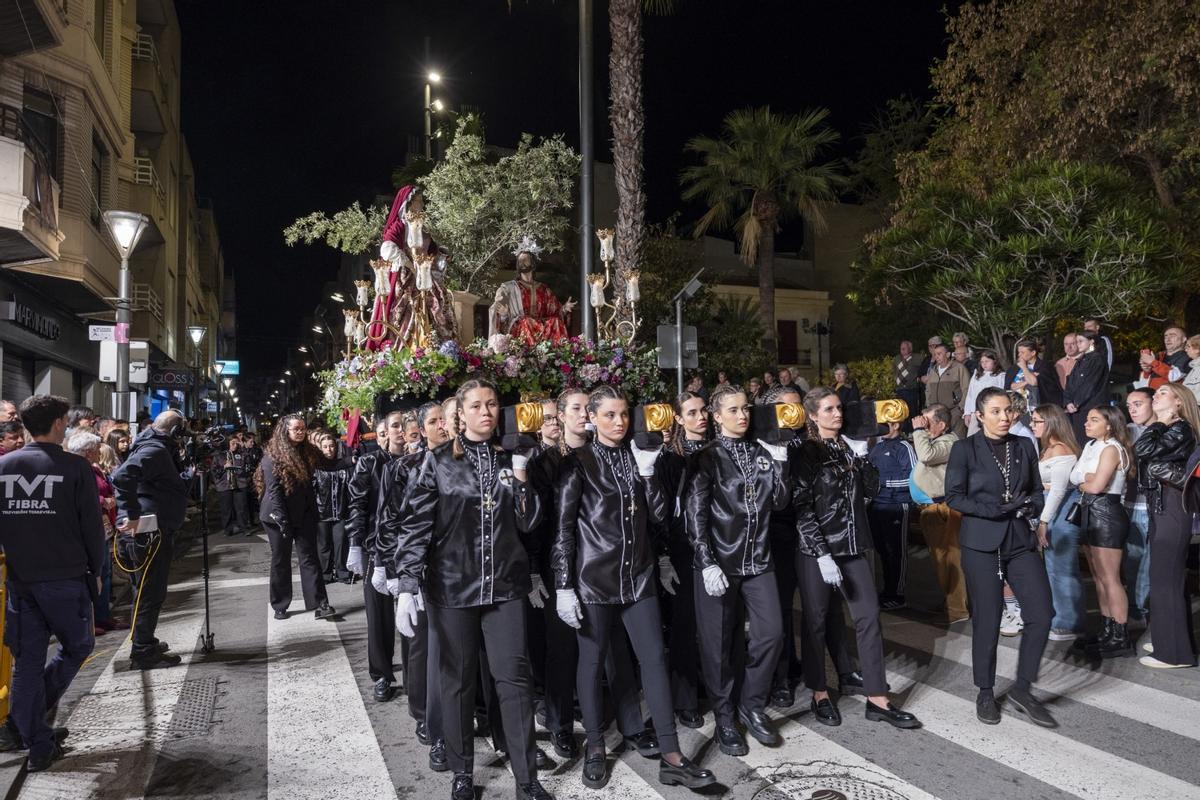 Aquí las mejores imágenes del Lunes Santo en Torrevieja Aquí las mejores imágenes del Lunes Santo en Torrevieja