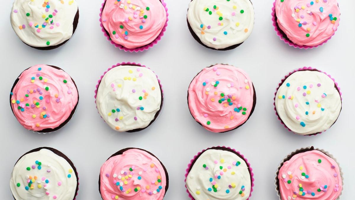 Cupcakes rosas y blancos