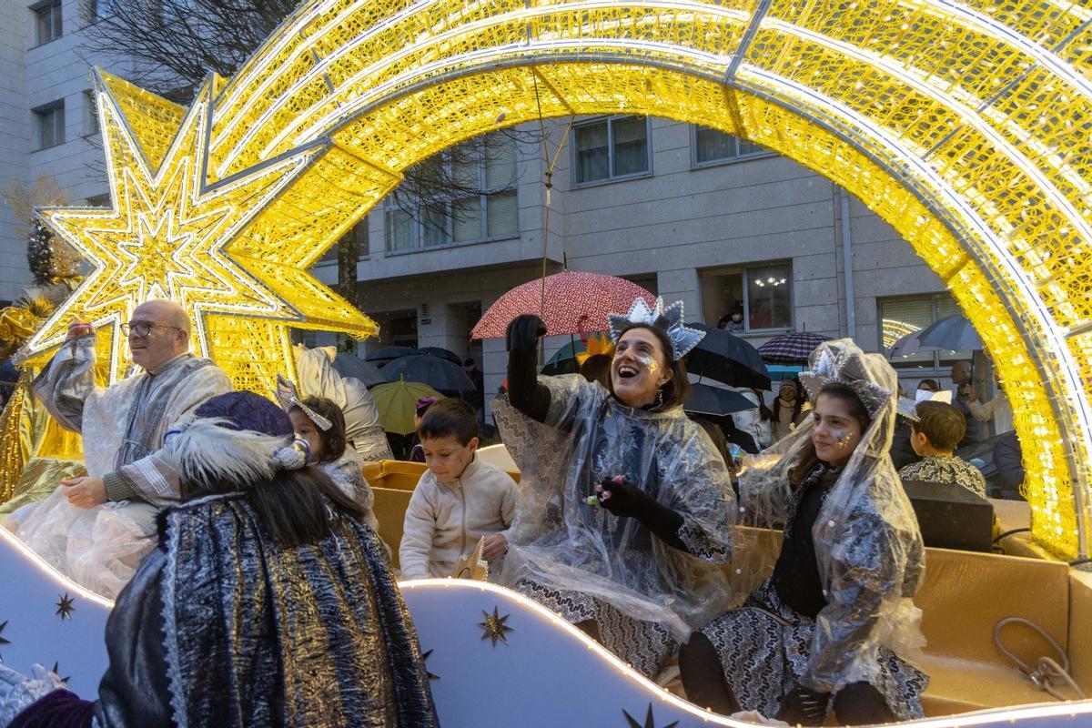 Los Reyes Magos recorren las calles de Santiago