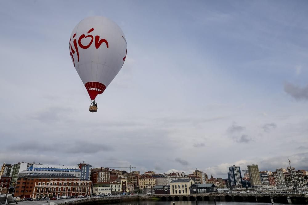 El globo de Gijón sobrevuela la ciudad