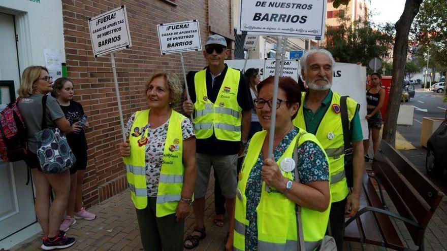 Vecinos de Castelló piden proteger a los menores frente a las casas de apuestas