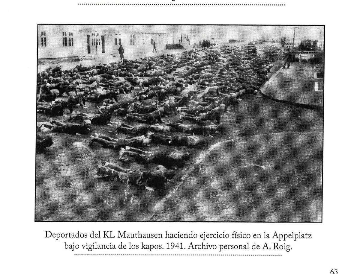 Una fotografía del libro donde salen los deportados del KL Mauthausen mientras hacen ejercicio físico.
