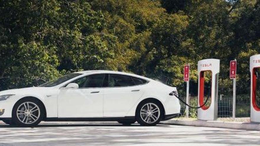 Tesla disposa d&#039;una estació de carregadors per als seus cotxes a Girona