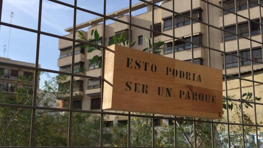 Los vecinos reclaman un parque en un solar abandonado de Benicalap