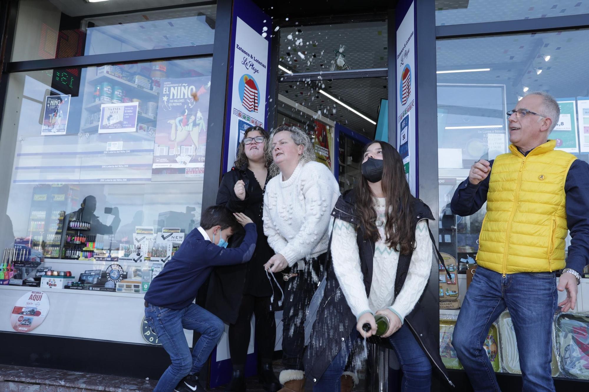 Asturias celebra su pequeña lluvia de premios en la Lotería del Niño de 2022