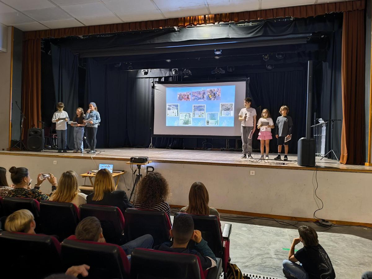 Un grupo de estudiantes durante la presentación