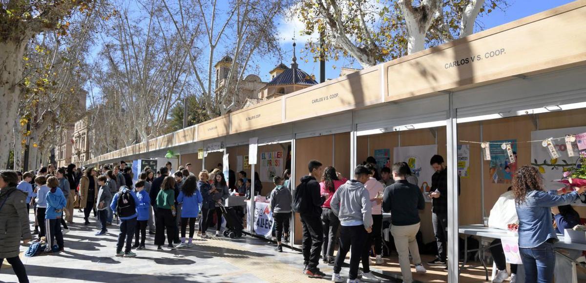 Más de 3.000 personas asisten a la V Feria y Muestra de Cooperativas Escolares de Ucoerm en el paseo Alfonso X de Murcia