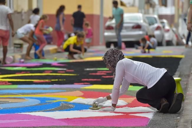 Alfombras por la fiesta de la Vingen del Carmen, ...