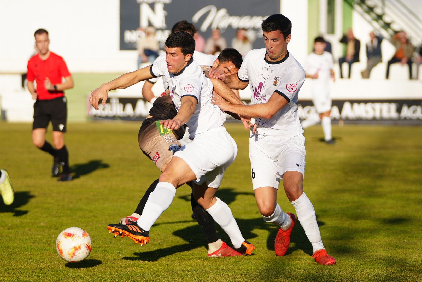 Las imágenes del derbi entre el Pozoblanco y el Ciudad de Lucena