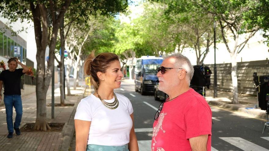 La directora insular de Turismo, Laura Castro, asiste al rodaje de 'El Salto'