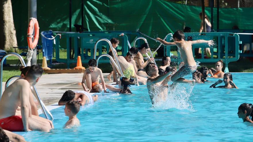 Entra en vigor la ordenanza que permite hacer toples en las piscinas municipales
