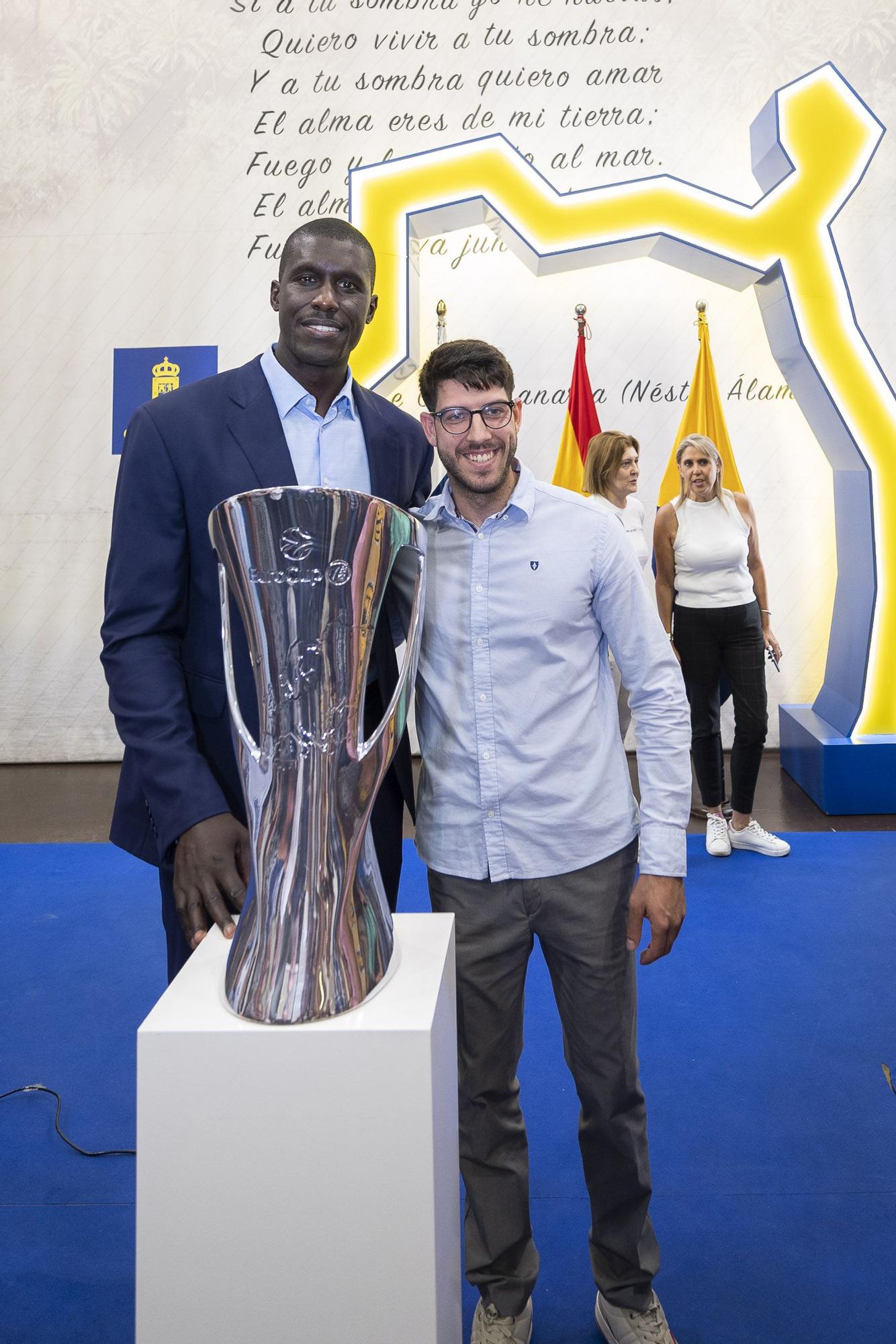 Celebración de la Eurocopa del CB Gran Canaria en el Cabildo grancanario