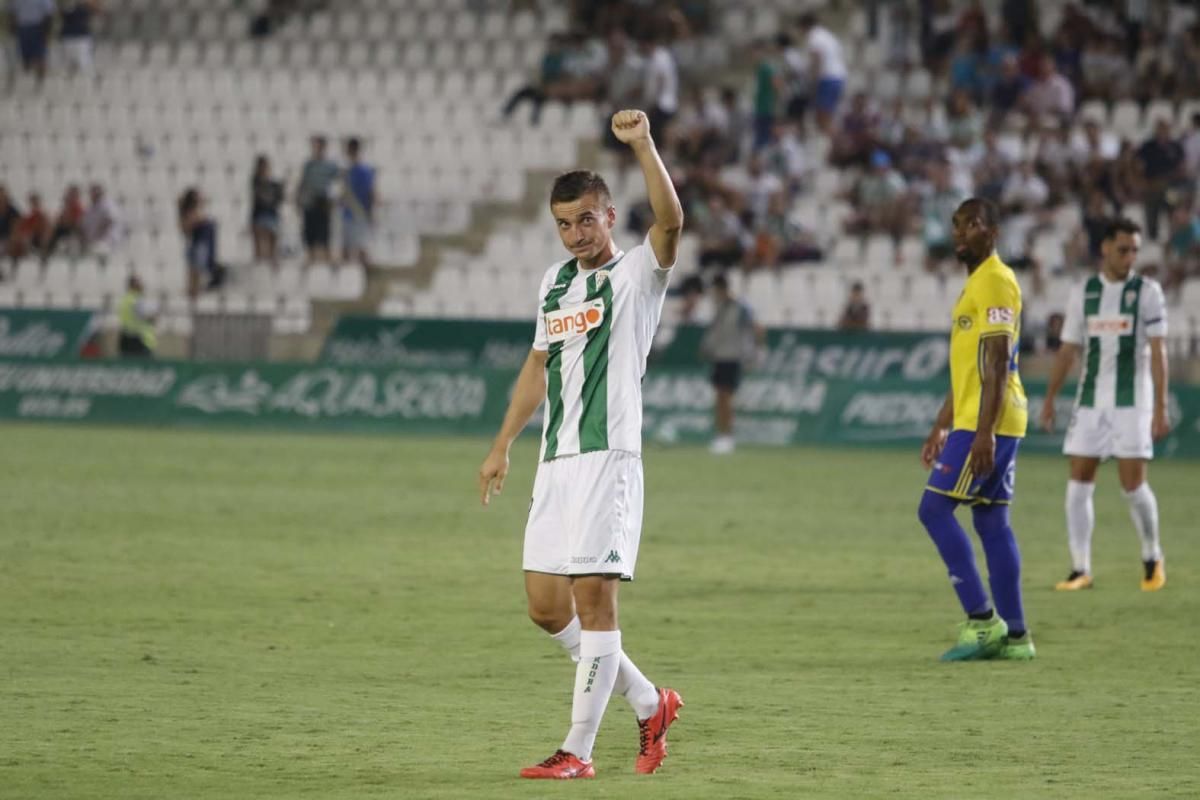 El Córdoba CF inicia la temporada con derrota ante el Cádiz.