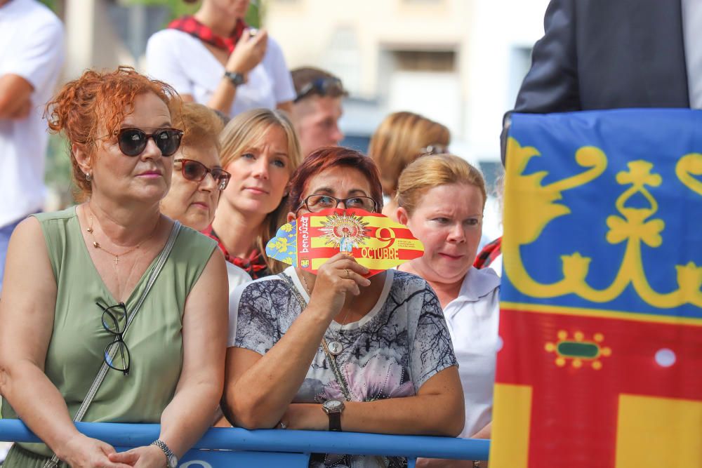 Benejúzar ha acogido el traslado de la patrona desde su santuario y un acto de homenaje a la Señera, en el día de la Comunidad Valenciana