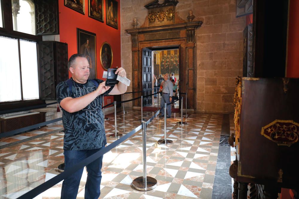 Puertas abiertas en el Palau de la Generalitat con motivo del 9 d'Octubre